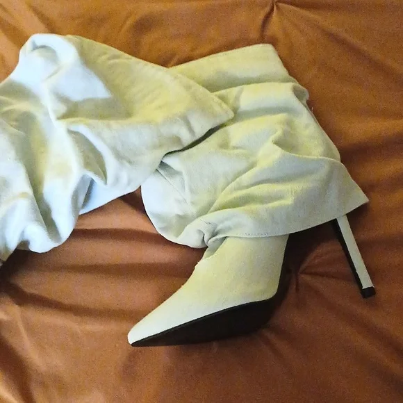 NWOT LIGHT DENIM SCRUNCH BOOTS - Picture 4 of 5